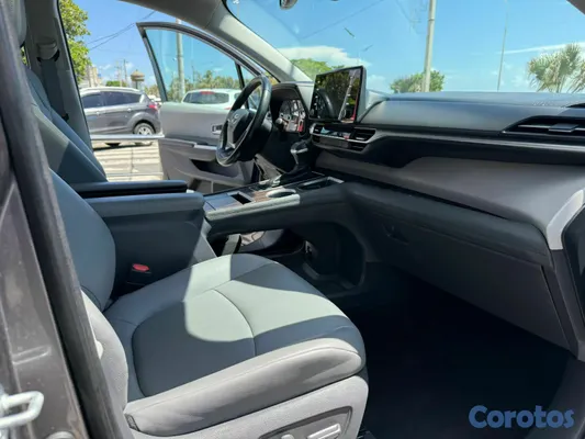 2021 Toyota Sienna — foto 2 / 10