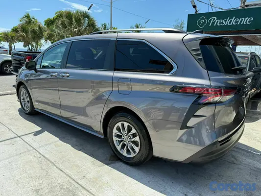 2021 Toyota Sienna — foto 10 / 10