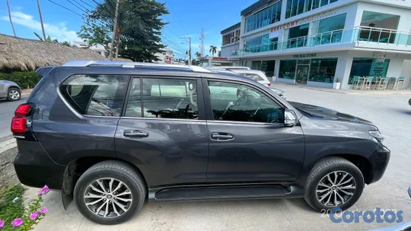2023 Toyota Land Cruiser Prado — foto 11 / 13