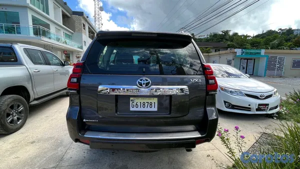 2023 Toyota Land Cruiser Prado — foto 12 / 13