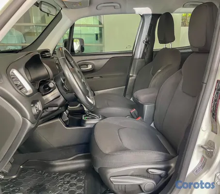 2023 Jeep Renegade — foto 2 / 11