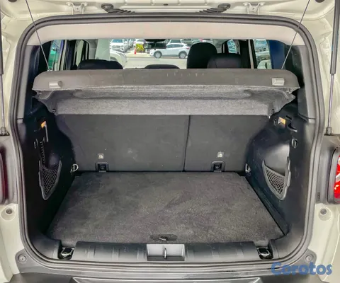 2023 Jeep Renegade — foto 8 / 11