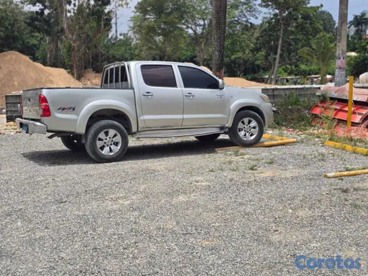 2015 Toyota Hilux — foto 2 / 6
