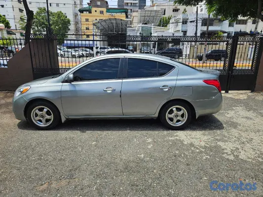 2014 Nissan Versa — foto 2 / 6