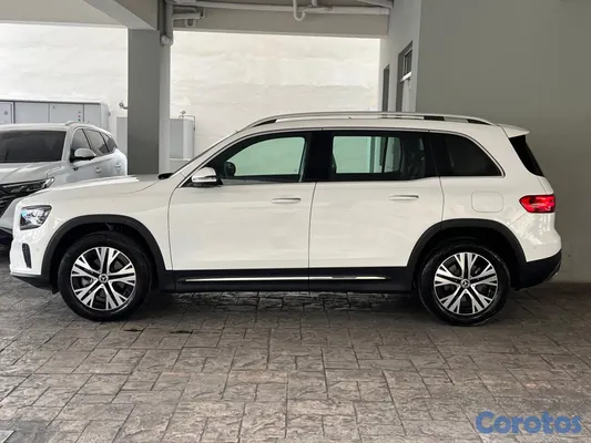 2026 Mercedes-Benz Clase GLB — foto 2 / 13