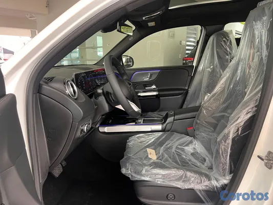 2026 Mercedes-Benz Clase GLB — foto 8 / 13