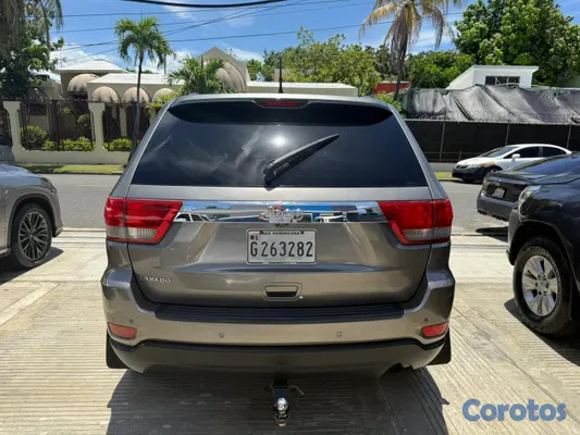 2011 Jeep Grand Cherokee — foto 6 / 11