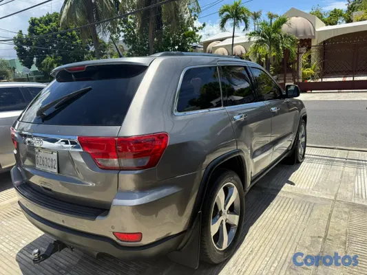 2011 Jeep Grand Cherokee — foto 7 / 11