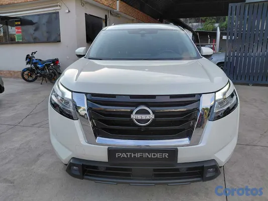 2023 Nissan Pathfinder — foto 2 / 10