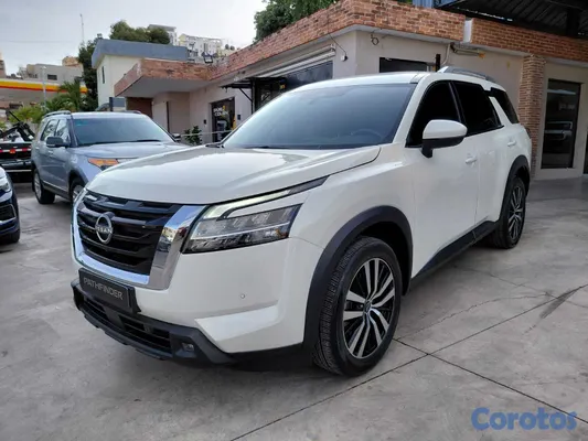 2023 Nissan Pathfinder — foto 3 / 10