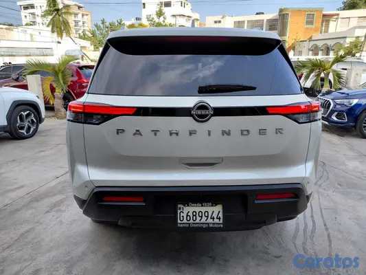 2023 Nissan Pathfinder — foto 4 / 10
