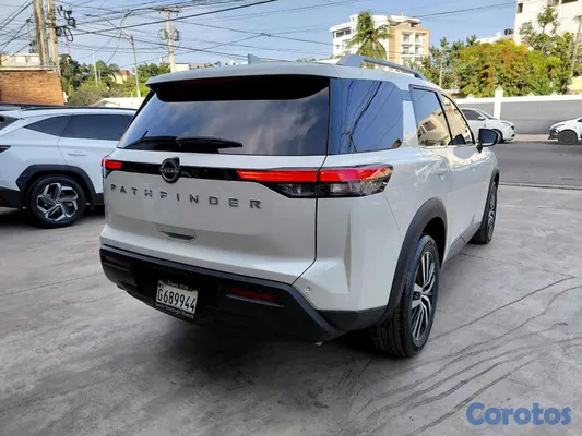 2023 Nissan Pathfinder — foto 5 / 10