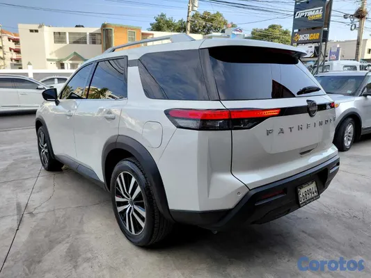 2023 Nissan Pathfinder — foto 6 / 10