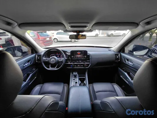 2023 Nissan Pathfinder — foto 8 / 10