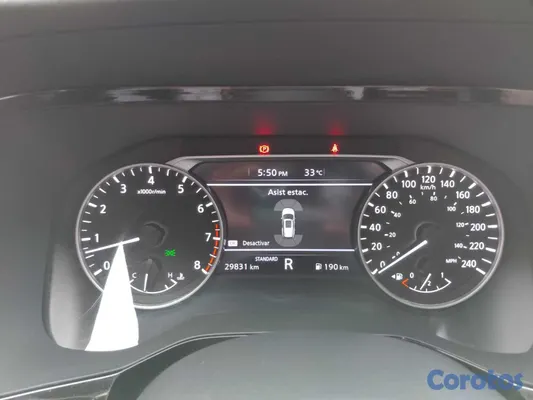 2023 Nissan Pathfinder — foto 9 / 10