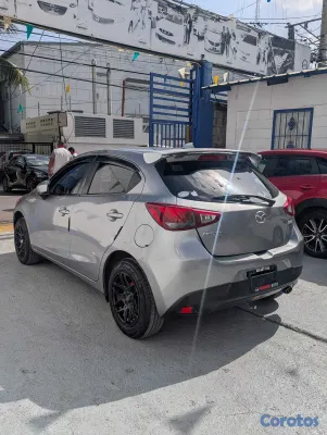 2017 Mazda Demio — foto 5 / 12