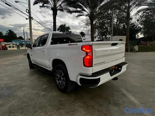 2022 Chevrolet Silverado — foto 6 / 8