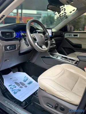 2020 Ford Explorer — foto 12 / 14