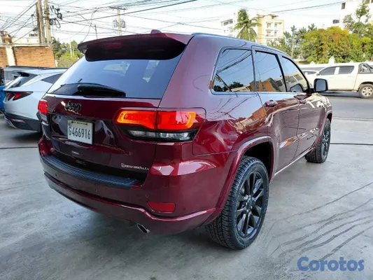 2019 Jeep Grand Cherokee — foto 4 / 10