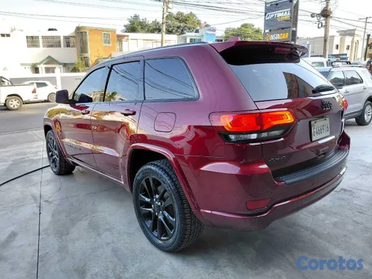2019 Jeep Grand Cherokee — foto 6 / 10