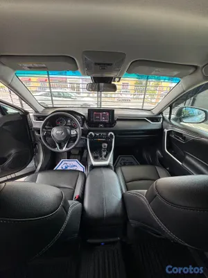 2020 Toyota Rav-4 — foto 12 / 14