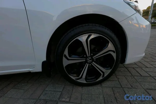 2013 Honda Civic — foto 6 / 12