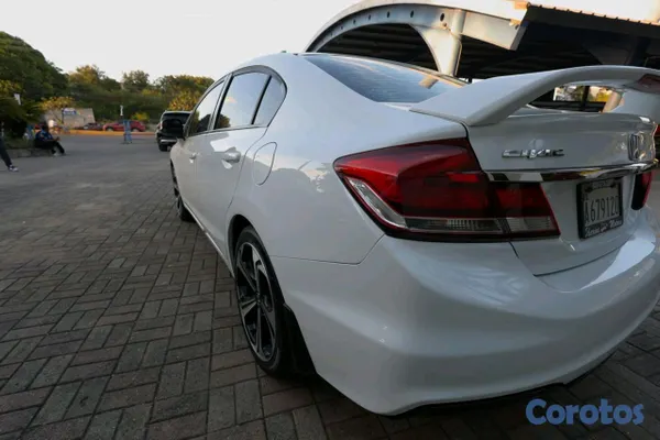 2013 Honda Civic — foto 10 / 12