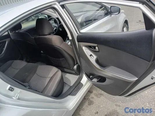 2012 Hyundai Elantra — foto 3 / 12