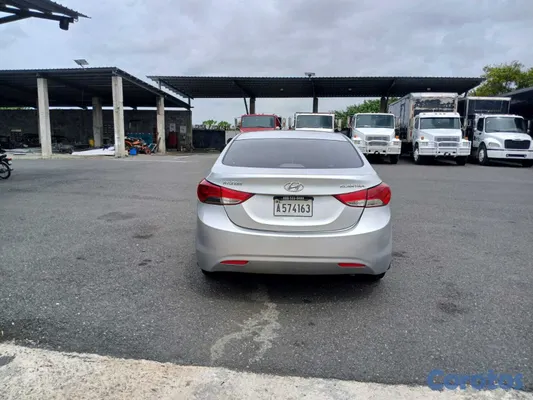 2012 Hyundai Elantra — foto 5 / 12