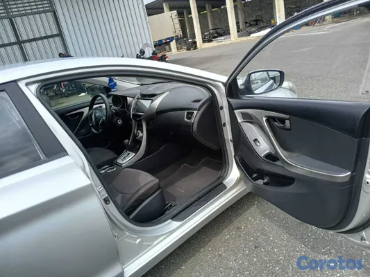 2012 Hyundai Elantra — foto 8 / 12