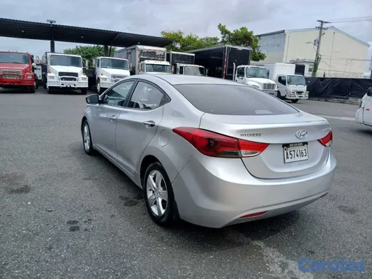 2012 Hyundai Elantra — foto 10 / 12