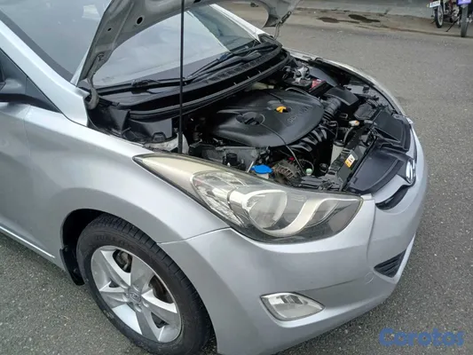 2012 Hyundai Elantra — foto 11 / 12