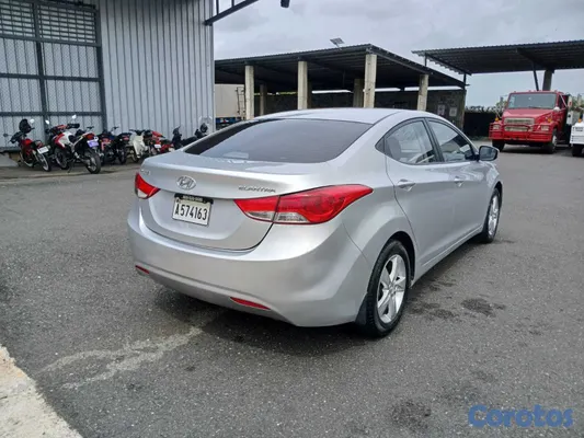 2012 Hyundai Elantra — foto 12 / 12