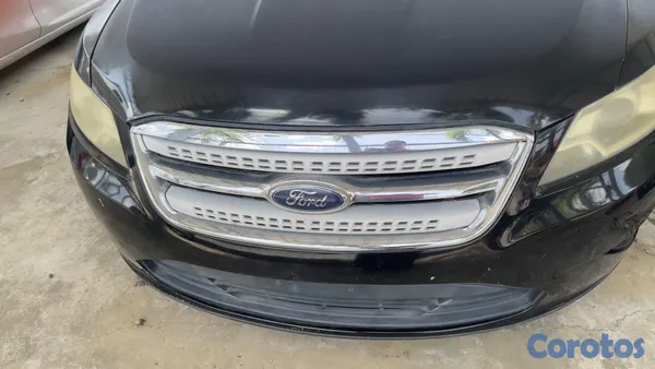 2010 Ford Taurus — foto 2 / 5