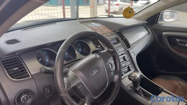 2010 Ford Taurus — foto 4 / 5