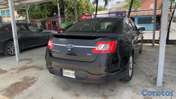 2010 Ford Taurus — foto 5 / 5