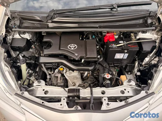 2018 Toyota Vitz — foto 2 / 8