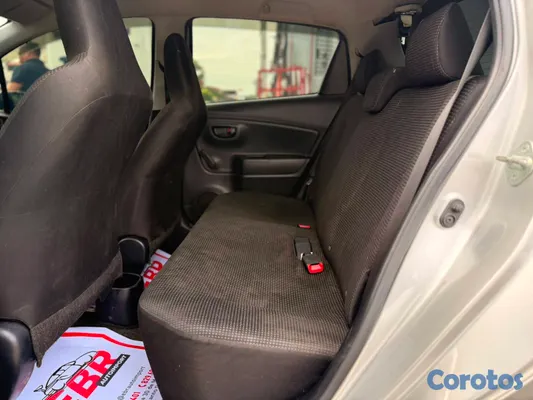 2018 Toyota Vitz — foto 8 / 8