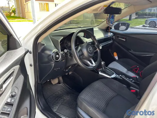 2019 Mazda Demio — foto 5 / 8