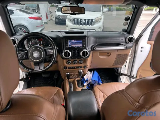 2015 Jeep Rubicon — foto 11 / 11