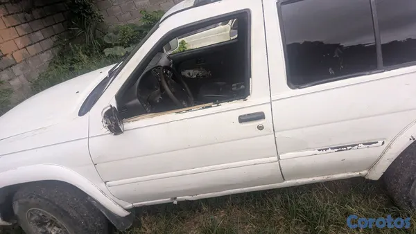 2000 Nissan Pathfinder — foto 10 / 14
