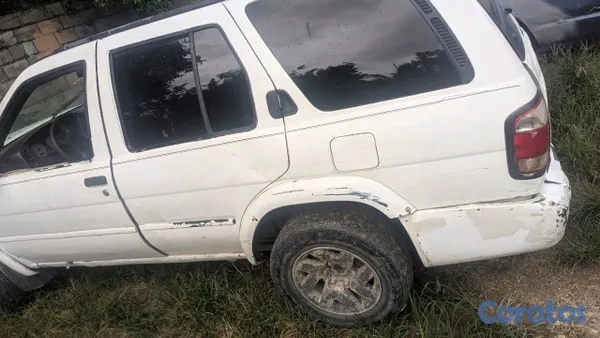 2000 Nissan Pathfinder — foto 11 / 14