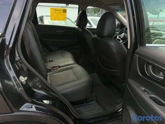 2020 Nissan Rogue — foto 8 / 9