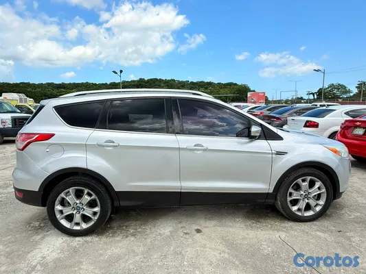 2013 Ford Escape — foto 8 / 12