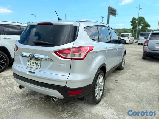 2013 Ford Escape — foto 9 / 12