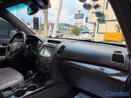 2014 Kia Sorento — foto 11 / 20
