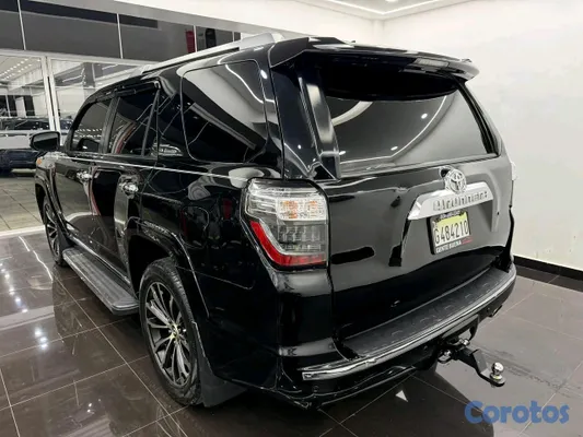 2014 Toyota 4 Runner — foto 5 / 9