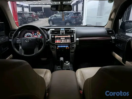 2014 Toyota 4 Runner — foto 6 / 9