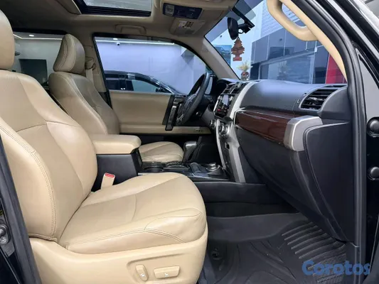 2014 Toyota 4 Runner — foto 7 / 9
