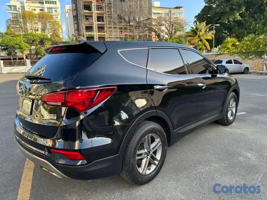 2017 Hyundai Santa Fe — foto 2 / 10